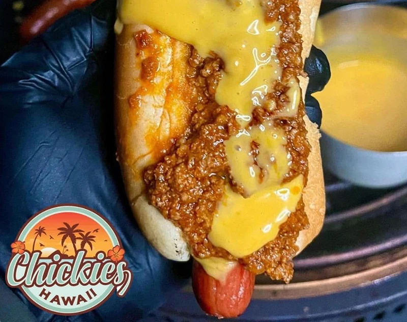 BOARDWALK CHILI CHEESE DOG
